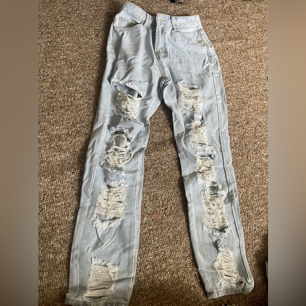 Baggy ripped mom jeans